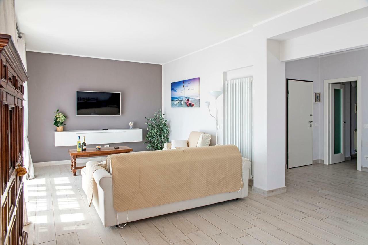 Appartamento Alex Vista Mare Lido di Camaiore Exteriör bild