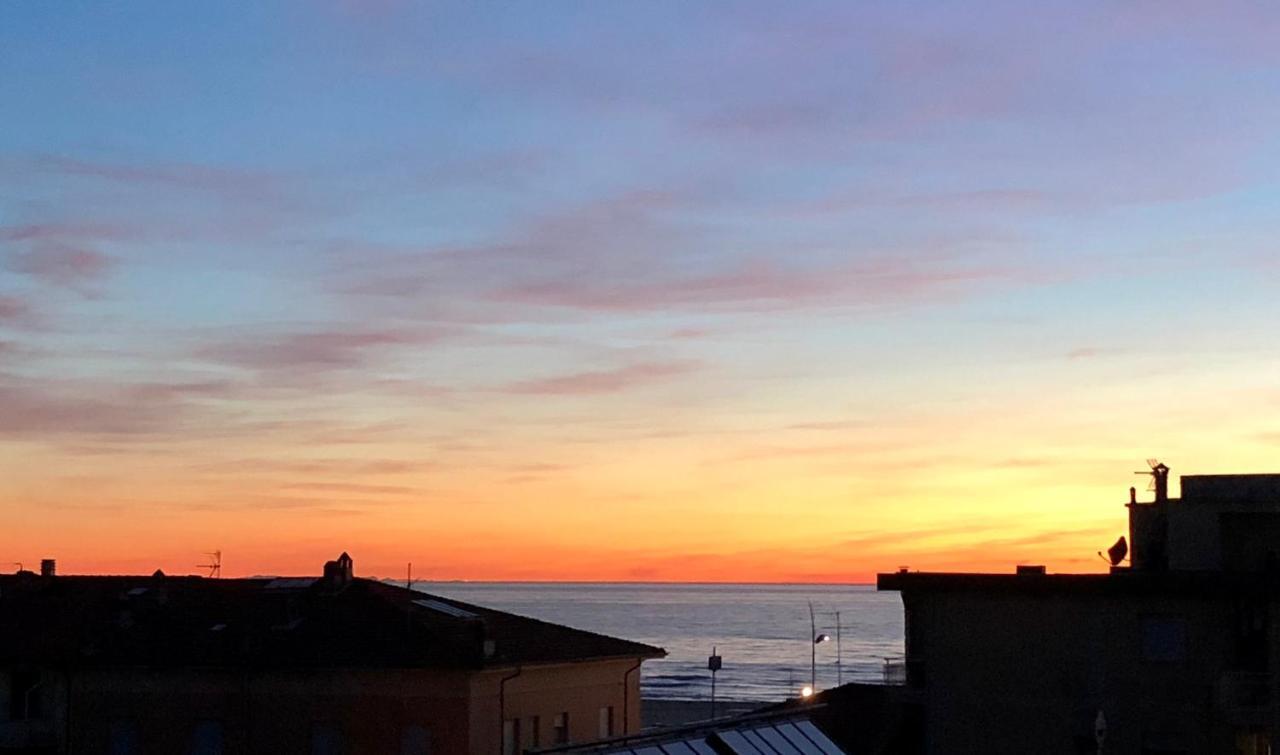 Appartamento Alex Vista Mare Lido di Camaiore Exteriör bild